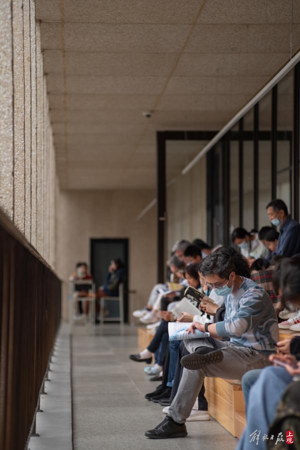 讀書，遛娃，打卡……清明假日，上海這間圖書館開(kāi)啟限流模式(圖17)