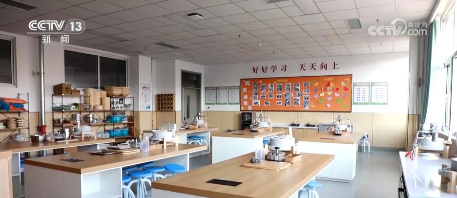 用心辦教育 寫(xiě)好“民生答卷” 托起百姓“穩(wěn)穩(wěn)的幸福”(圖7)