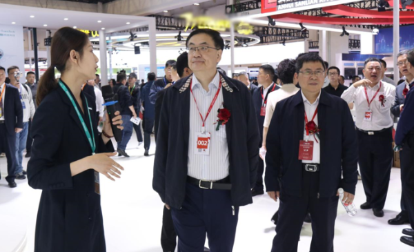 
			智通道和，舒心出行，海信網絡科技公司亮相第十四屆交博會
		(圖1)