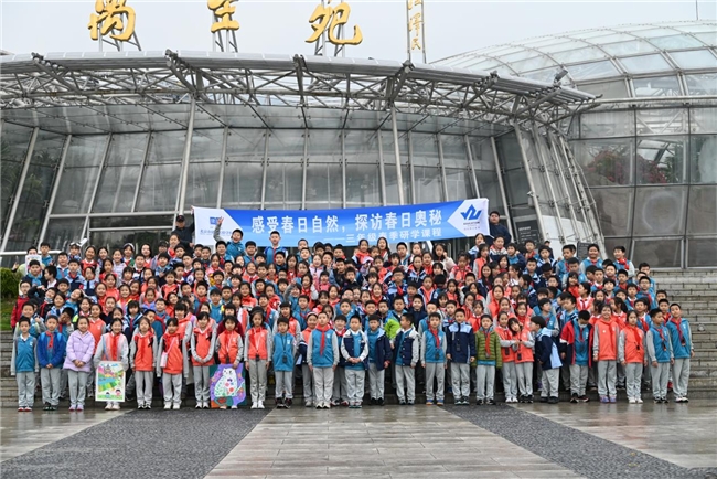 
			感受春日自然，探訪春日奧秘 ——北京市建華實(shí)驗(yàn)學(xué)校三年級(jí)部春季研學(xué)課程
		(圖1)