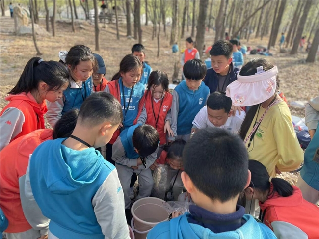 
			感受春日自然，探訪春日奧秘 ——北京市建華實(shí)驗(yàn)學(xué)校三年級(jí)部春季研學(xué)課程
		(圖4)