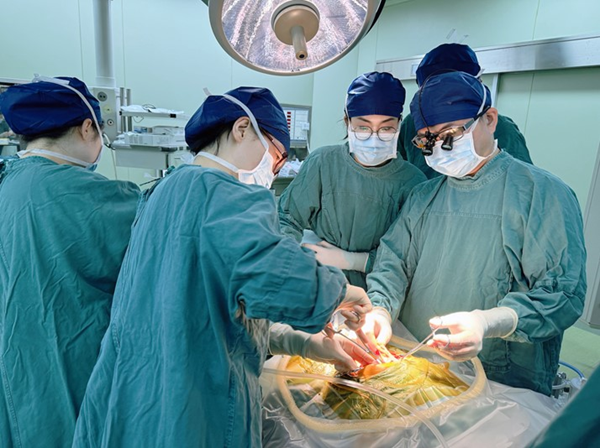 全球報道不足40例！9歲女孩患罕見惡性腫瘤，復(fù)旦兒科專家為她點燃生命希望(圖1)