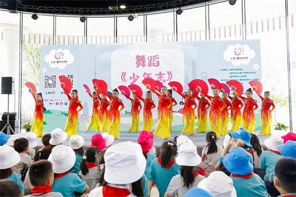少年兒童心向黨共創(chuàng)友好伴成長上海市兒童慶“六一”親子嘉年華活動今天舉行 少年兒童心向黨共創(chuàng)友好伴成長上海市兒童慶“六一”親子嘉年華活動今天舉行(圖1)