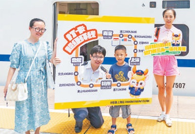 全國“安全宣傳咨詢?nèi)铡敝鲌龌顒釉诔啥寂e行