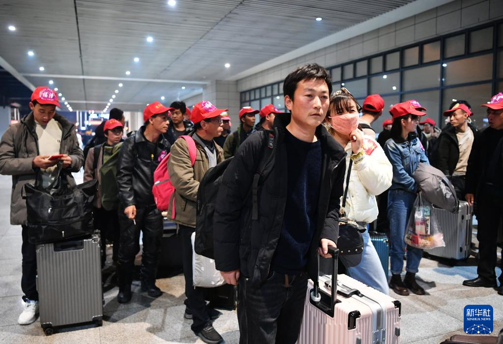 2024年閩隴兩省間首趟免費(fèi)返崗高鐵專列開(kāi)行